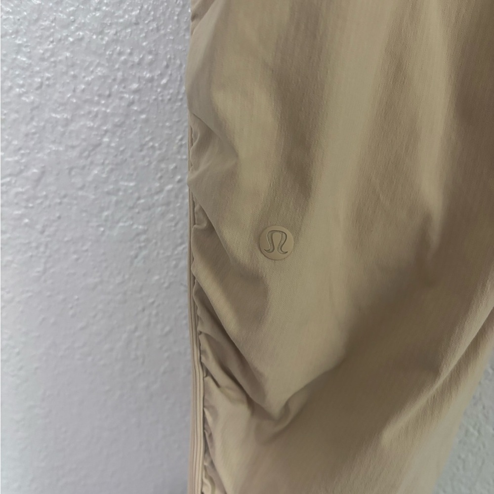 LuLuLemon Dance Studio Joggers - Picture 8 of 10